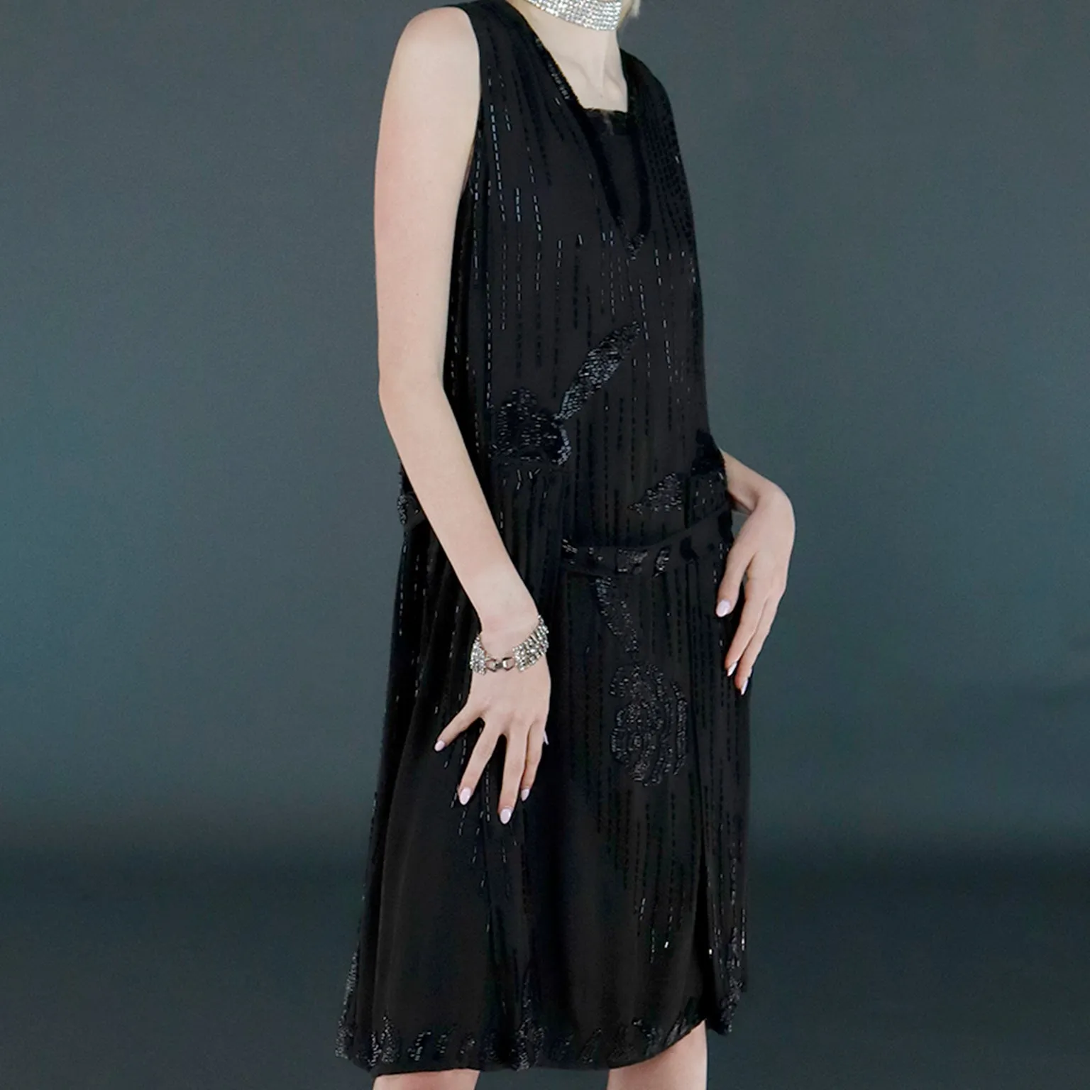 1920s Vintage Flapper Beaded Black Sleeveless Evening Dress