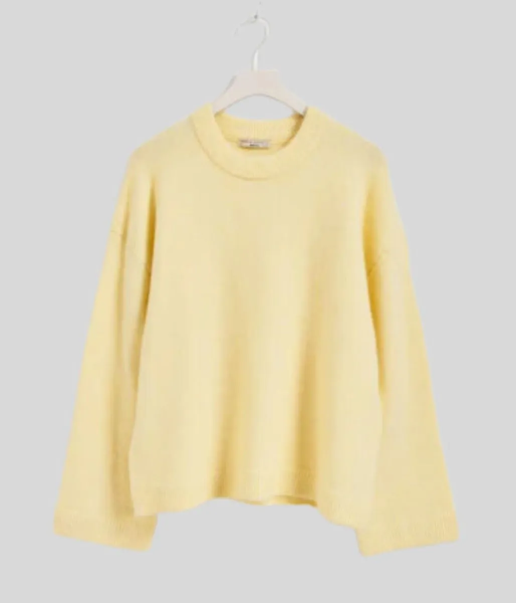 Pale Yellow Premium Knitwear