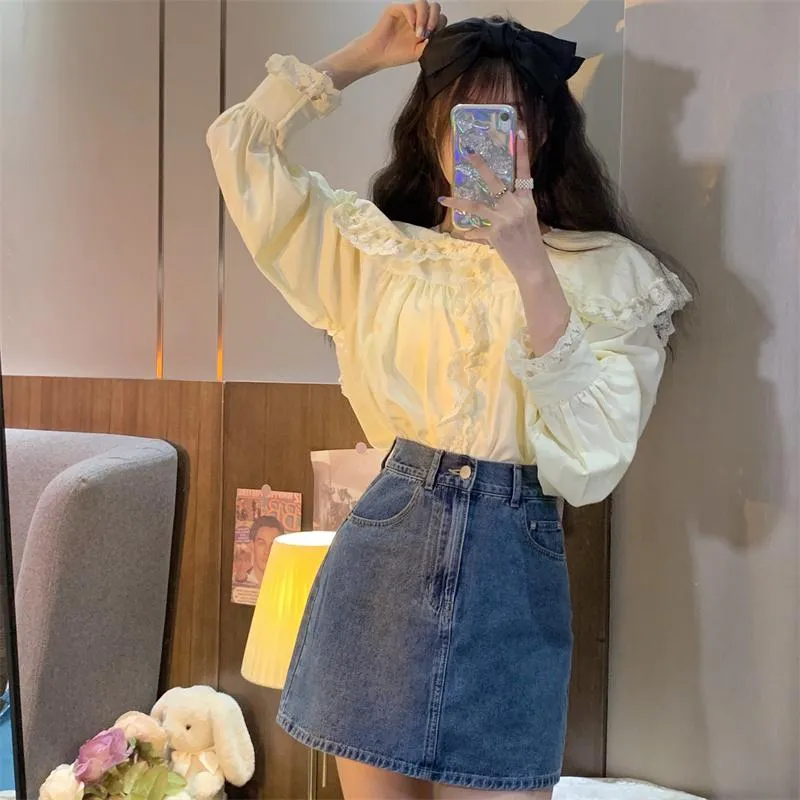 Women's Cute Doll Collar Lace Hem Shirt