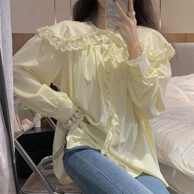 Women's Cute Doll Collar Lace Hem Shirt