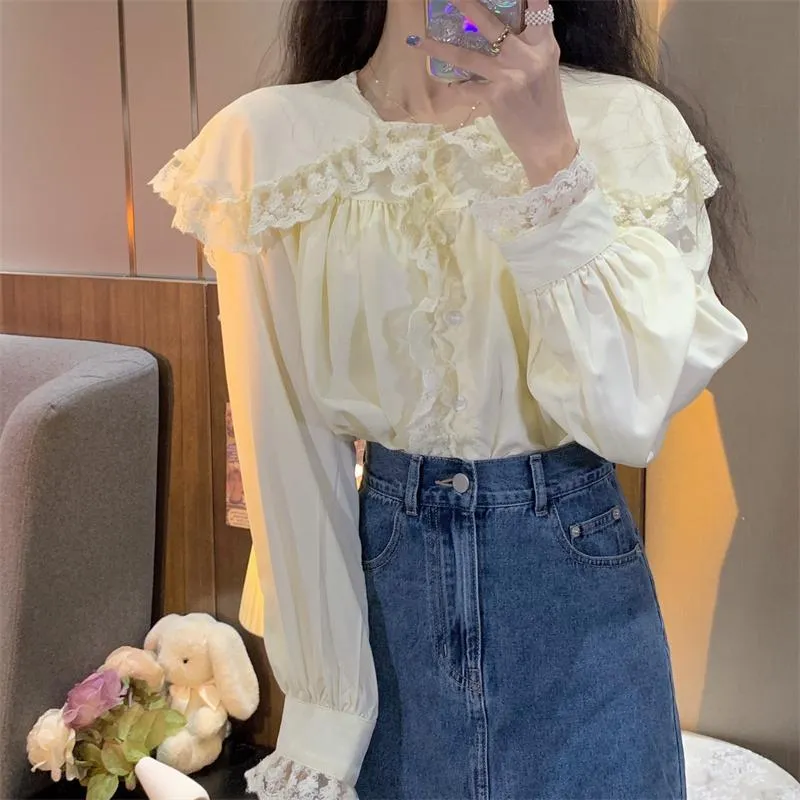 Women's Cute Doll Collar Lace Hem Shirt